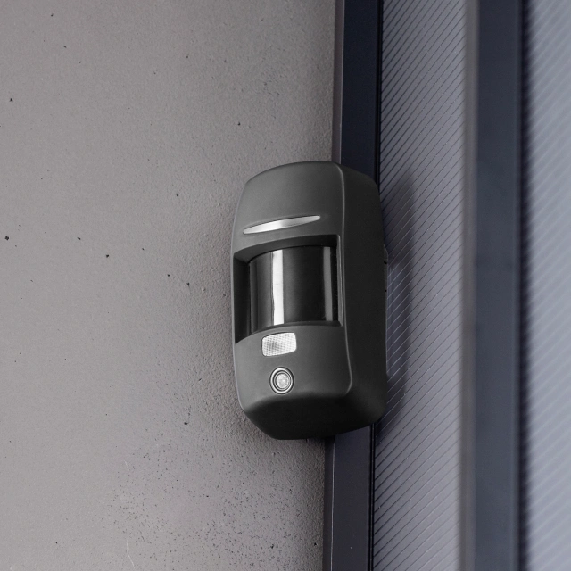U-Prox PIR Cam Black Бездротовий датчик руху з фотофіксацією